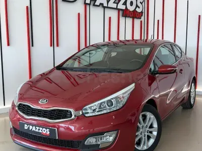 Usado Kia ProCeed 110 CV (80 kW) 2016 Granate Utilitario