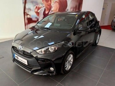 Usado Toyota Yaris Hybrid Active 116 CV (85 kW) 2022 Negro Berlina