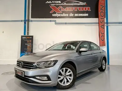 Usado VW Passat Business 150 CV (110 kW) 2021 Gris / plata Berlina