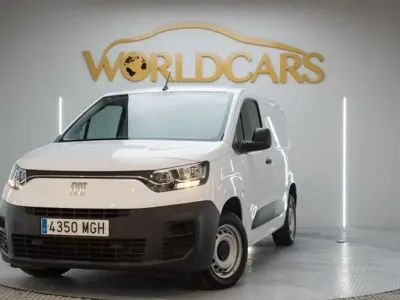 Usado Fiat Doblò 102 CV (75 kW) 2023 Blanco Monovolumen