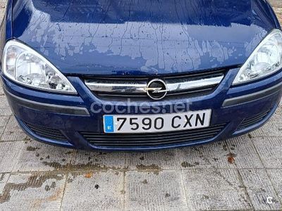 Azul Usado 2004 Opel Corsa Essentia Berlina | 2300 €