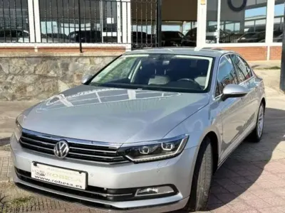 Usado VW Passat Highline 190 CV (139 kW) 2017 Gris Berlina