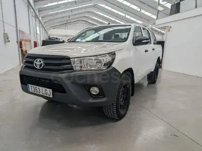 Usado Toyota HiLux Plus 150 CV (110 kW) 2020 Blanco Pickup/Camioneta