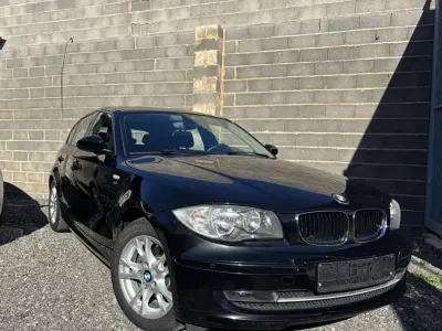 Usado BMW 118 143 CV (105 kW) 2010 Negro Utilitario