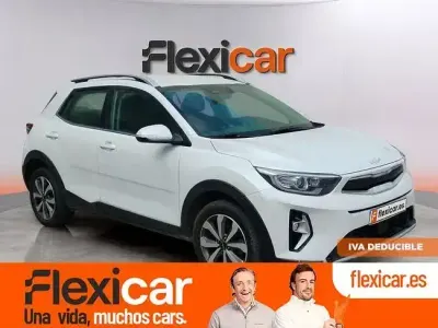 Usado Kia Stonic 84 HP (61 kW) 2023 Branco SUV
