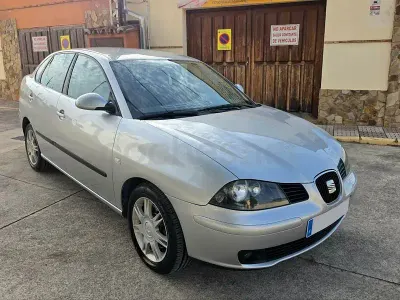 Usado Seat Cordoba Sport 130 CV (95 kW) 2004 Gris / plata Berlina