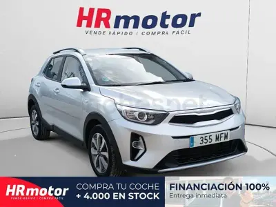 Usado Kia Stonic 84 CV (61 kW) 2023 Gris / plata SUV