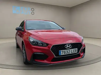 Usado Hyundai i30 N Line 120 CV (88 kW) 2019 Rojo Berlina