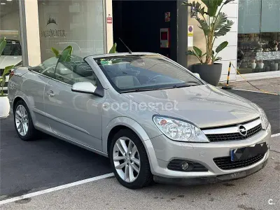 Usado Opel Astra Cosmo 140 CV (102 kW) 2007 Gris / plata Descapotable