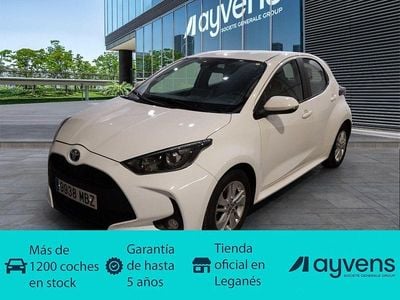 Blanco Usado 2022 Toyota Yaris Hybrid Business Edition Berlina | 18.500 € (Precio justo)