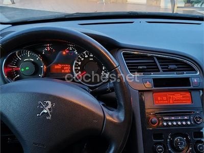 Gris / plata Usado 2014 Peugeot 5008 Active Monovolumen | 8500 € (Precio justo)