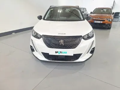 Usado Peugeot 2008 Allure 130 CV (95 kW) 2020 Blanco SUV