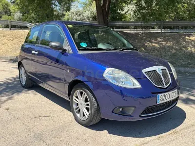 Usado Lancia Ypsilon 60 CV (44 kW) 2008 Azul Utilitario