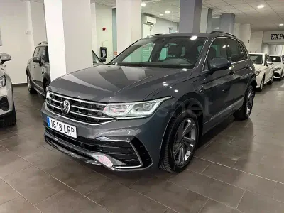 Usado VW Tiguan R-line 245 CV (180 kW) 2021 Gris / plata SUV