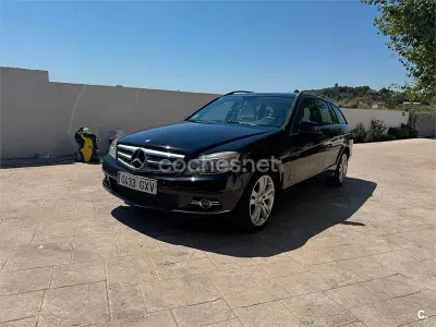 Usado Mercedes C200 Avantgarde 136 CV (100 kW) 2010 Negro Familiar
