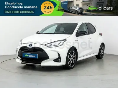 Käytetty Toyota Yaris Hybrid Style 116 HP (85 kW) 2021 Valkoinen Sedan