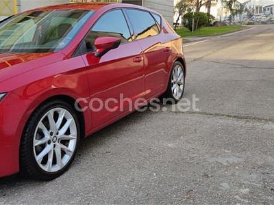 Używany Seat Leon FR 150 KM (110 kW) 2017 Czerwony Sedan/Limuzyna