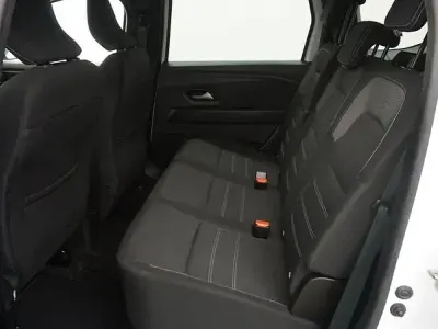 Usado Dacia Jogger Expression 100 CV (73 kW) 2024 Blanco Monovolumen
