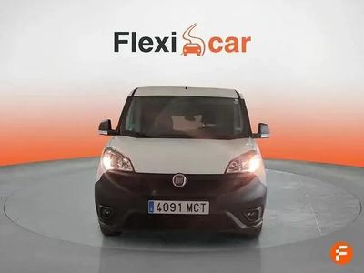 Usado Fiat Doblò Feel 105 CV (77 kW) 2022 Blanco Monovolumen