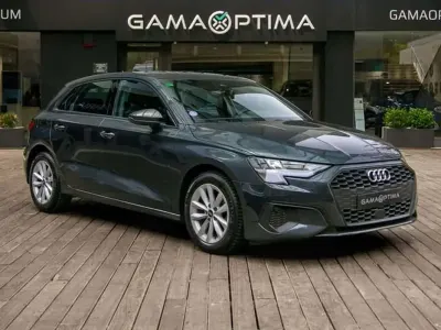 Usado Audi A3 Sportback Attraction 110 CV (80 kW) 2022 Gris Utilitario