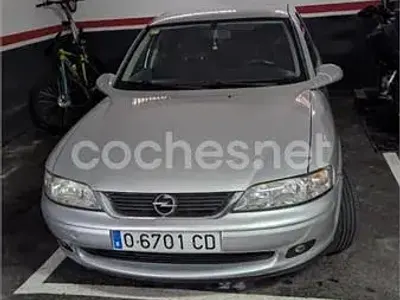 Usado Opel Vectra 115 CV (84 kW) 1999 Gris / plata Berlina