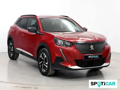 Usado Peugeot 2008 Allure 131 CV (96 kW) 2023 Rojo SUV