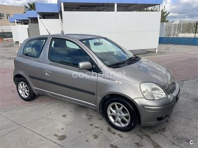 Usado Toyota Yaris T3 87 CV (63 kW) 2005 Gris / plata Berlina