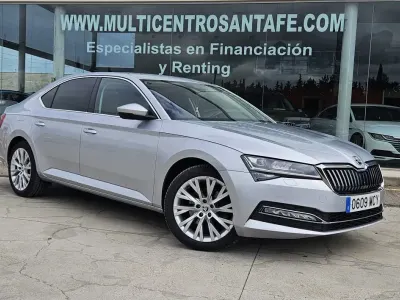 Usado Skoda Superb Style 150 CV (110 kW) 2022 Gris Berlina