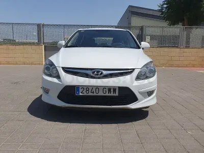 Usado Hyundai i30 Comfort 90 CV (66 kW) 2010 Blanco Berlina