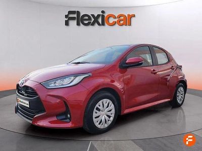 Usado Toyota Yaris Hybrid Active 116 CV (85 kW) 2023 Rojo Berlina