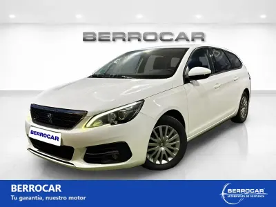 Usado Peugeot 308 SW Access 100 CV (73 kW) 2020 Blanco Familiar
