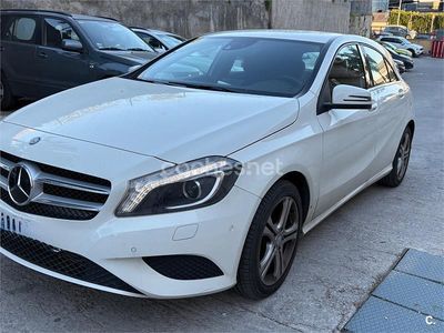 Usado Mercedes A180 Urban 109 CV (80 kW) 2013 Blanco Berlina