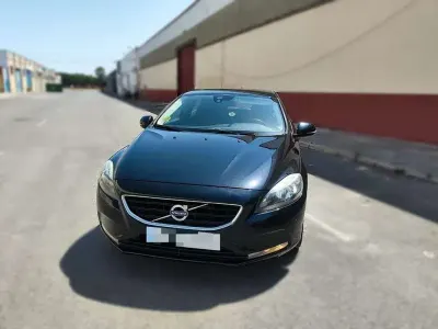 Usado Volvo V40 Kinetic 150 CV (110 kW) 2012 Negro Utilitario