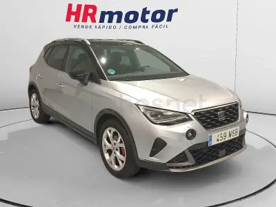 Usado Seat Arona FR 150 CV (110 kW) 2024 Gris / plata SUV