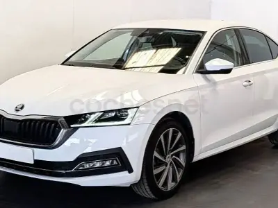 Usado Skoda Octavia Style 150 CV (110 kW) 2022 Blanco Berlina