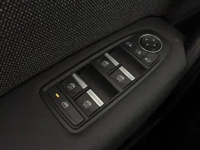 Usado Renault Captur Techno 100 CV (73 kW) 2025 Rojo SUV