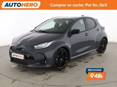 Käytetty Toyota Yaris Hybrid Plus 131 HP (96 kW) 2026 Harmaa Viistoperä