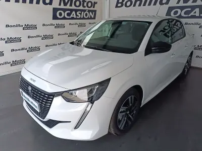 Usado Peugeot 208 Allure 100 CV (73 kW) 2023 Blanco Utilitario