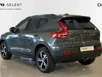 Usado Volvo XC40 Plus 163 CV (119 kW) 2025 Gris / plata SUV
