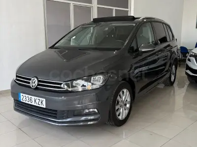 Usado VW Touran Advance 115 CV (84 kW) 2019 Gris / plata Monovolumen