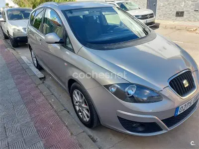 Usado Seat Altea XL Ecomotive 105 CV (77 kW) 2010 Beige Monovolumen