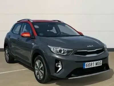 Usado Kia Stonic 100 CV (73 kW) 2023 Gris SUV