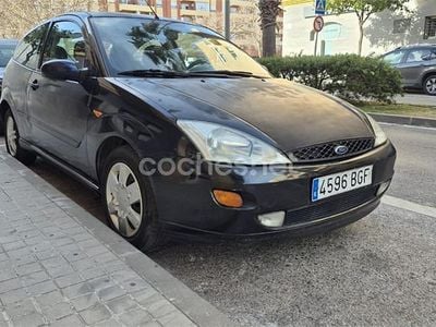 Usado Ford Focus Trend 90 CV (66 kW) 2001 Negro Berlina