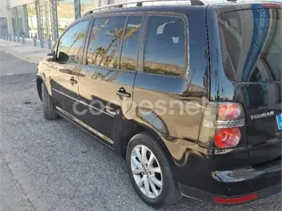 Usado VW Touran 105 CV (77 kW) 2010 Negro Monovolumen