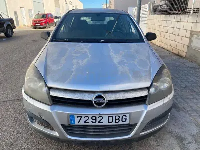 Usado Opel Astra Cosmo 100 HP (73 kW) 2004 Cinzento Sedan