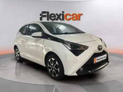 Usado Toyota Aygo X-play 72 CV (52 kW) 2021 Blanco Utilitario