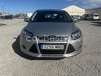 Usado Ford Focus Trend 115 CV (84 kW) 2011 Gris / plata Berlina
