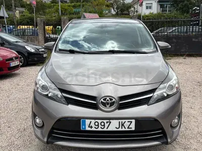 Usado Toyota Verso Comfort 112 CV (82 kW) 2015 Beige Monovolumen