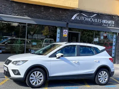 Usado Seat Arona Style 110 CV (80 kW) 2021 Blanco SUV