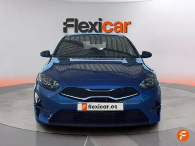 Usado Kia Ceed 136 CV (100 kW) 2023 Azul Utilitario